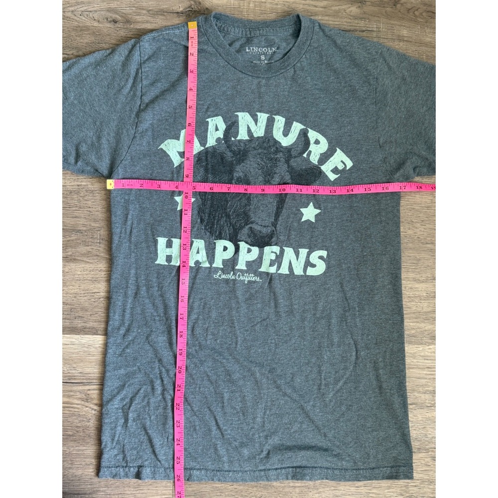 Lincoln Outfitters Manure Happens Graphic Tee Charcoal Grey Cow Men's Small - Picture 5 of 5